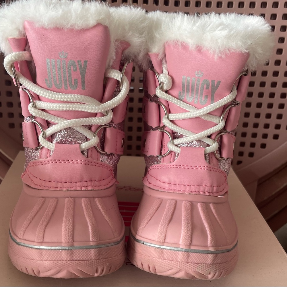 Juicy Couture baby snow boots slightly worn no rips, tears, or scuff marks.
